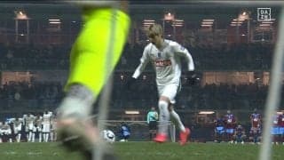 嘘だろ？伊東純也、仏5部のGK相手に痛恨のPK失敗「やっぱ好きじゃないんだろうな」「PK苦手説」完璧に止められ周囲が唖然とした瞬間