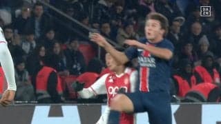 「大丈夫か？」南野拓実、空中戦で顔面エルボー喰らい転倒悶絶「完全にやってんな」肘が頬に食い込む強烈肘打ちに一時騒然