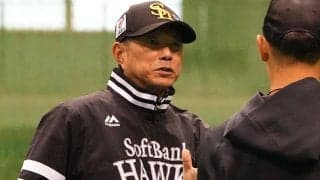 キャンプに懐かしき“最強助っ人”　退団から19年…49歳に鷹党感涙「全然変わらない」