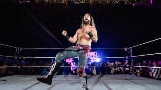 危険すぎる！ ブチ切れレスラーが鉄階段に頭を“踏みつけ”大暴れ…やりすぎ大乱闘にファンも審判も「ドン引き」一部始終