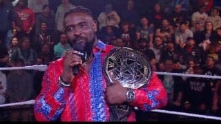 「2対1でも余裕」193センチ“鬼フィジカル”レスラーの無双っぷりが話題…元王者を2人まとめてぶっ飛ばした衝撃プレー