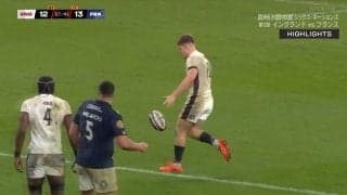 手で投げるより正確無比！イングランドSOの狙いすましたパントキックを仲間が迫力ダイレクトキャッチ＆トライ 地元スタジアムも熱狂