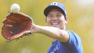 大谷→由伸→朗希　“侍トリオ”はキャンプ地クラブハウスで横並びに、早速談笑も