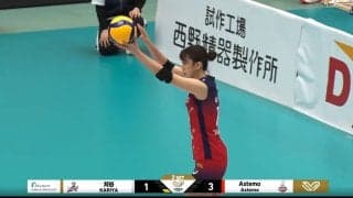 女子バレー、驚きの魔球サーブ “鋭すぎる”変化でレシーバーの動きが…アリーナ興奮