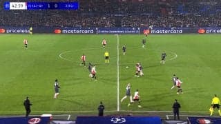 なぜ早期交代…？ 上田綺世、“強靭ポストプレー”でミラン巨漢DFに競り勝つ「全部が上手い」「攻撃の起点に」風間八宏も絶賛