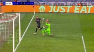 マジかよ…GK呆然の“つま先ループ”がエグい！ 南野擁すモナコを一瞬で崩した悪魔のワンタッチに実況も「上手い！」絶叫