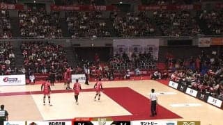 男子バレー、あり得ない片手レシーブ！ 「返せるか？返ってきた！」あわや看板激突の懸命プレーに実況興奮