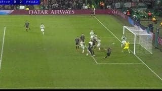 スタジアム騒然！ 怪物FW、ドンピシャすぎる“爆速ダイレクトボレー弾”炸裂「バケモノかよ」 絶対的ストライカーの“衝撃ゴラッソ”が話題に「一番危険な男」