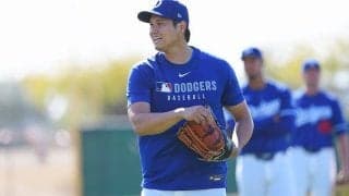 大谷翔平に新たな称号？　佐々木朗希を見つめ…隠しきれぬ存在感「鬼コーチ」