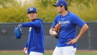 大谷翔平に“侵入”する由伸に日本人爆笑　また見つけた癖「使ってる！」