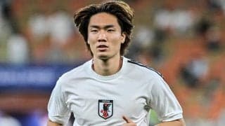 「申し訳ないけど笑ってしまった」ボルシアMG板倉滉が試合中に“主審から励まされる”シーンが話題！「同じ漢としての鼓舞ですね」「審判ファンやろ（笑）」の声