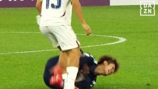 「何するんだ！」日本代表10番が“足首グニャリ”の悪質な踏みつけ被害…ファン激怒「ガッツリすぎやろ」「怪我させんなよ」大関友翔を襲った戦慄の瞬間【U20アジアカップ】