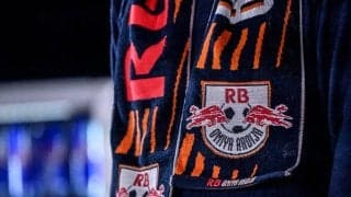 「すげーマジで来たんだ」J2大宮の試合に「世界的名将」登場でファン興奮！「クロップがNACKに来るなんて」「このスタンドを見渡しながらの拍手を、日本で見れるとは」などの声