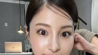 ｢可愛いさヤバいね｣日本代表・堂安律の美人妻、｢愛用コスメはエルメス｣ぷるぷるリップの車内メイク動画公開