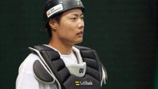 悪球打ちにベンチのイケメンも“お手上げ”　未完の大器は「デカくなった？」