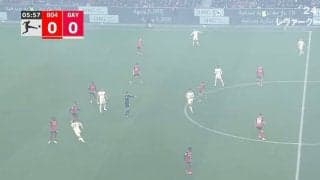 何したんだ？ バイエルン伊藤洋輝、相手を幻惑した“予想外の動き”「偽ストライカー」 “超絶ラインブレイク”にファン騒然「マジか」「信頼が厚い」