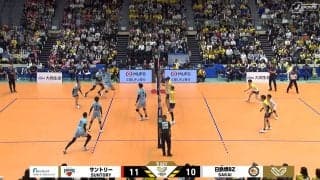 男子バレーで衝撃のトリックプレー ブロック2人と観客がまんまと騙された… アリーナ騒然