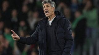 主審の判定に不満のイマノル監督｢退場ではないし、PKも取る必要のないもの｣