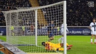 「人間をやめたんか！」鈴木彩艶の“１ミリ神セーブ”が話題沸騰「信じられない」「凄すぎる」２連続ミラクルに絶賛の嵐