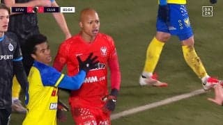 「見てくれよ！」小久保怜央ブライアンが大激怒 “執拗すぎる”悪質行為が物議「これはファウル」放送席も苦言