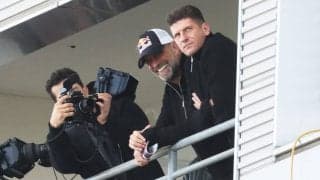 これぞ「RB」！クロップ氏がRB大宮のクラブハウスとアカデミーを訪問、サインのサービスやハグも