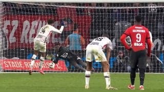 「止めたああ」古橋亨梧の同僚GKがPKを“ダイレクトキャッチ”！ 弾くだけでも凄いのに…衝撃セーブに視聴者騒然