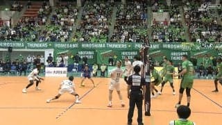 男子バレーで「どよめき→静寂→大歓声」の奇跡的なレシーブ 「どうなったんだ？」チャレンジ画面に一喜一憂