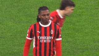 SNS騒然！ ミラン10番の“変態ドリブル”が意味不明すぎる！「なに今のステップw」「無双で笑う」「なんだ今の…」ラボーナで股抜きした瞬間