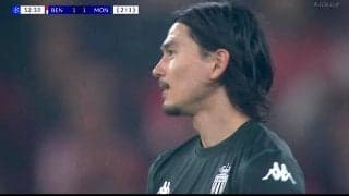 圧巻の剥がし！南野拓実が見せた“超絶キープ”の瞬間 3人に囲まれても「ヒラリ」自陣ゴール前で驚きのテクニック炸裂