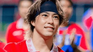 ｢似てますね｣驚きの声『仮面ライダー鎧武/ガイム』佐野岳の双子のイケメン弟・プロサッカー選手の佐野渓、美人妻＆娘との3ショット公開｢家族の為に全力で闘います｣ 

