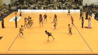 男子バレーで「奇跡の右手」本能的なレシーブ！ リーグNo.1アタッカーの弾丸スパイクに超反応