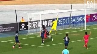 韓国FWが唖然…17歳日本代表GKの“神の左手セーブ”が衝撃的！「すげえぞ！」「やられたと思った…」荒木琉偉が超反応ストップの瞬間【U20アジアカップ】