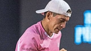  快勝で4強、連覇まであと2勝 