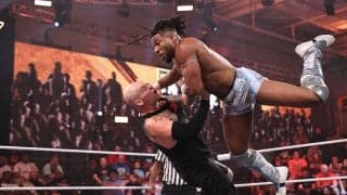 「絶対痛い」ブチギレレスラーの戦慄“鞭打ち連打”に悶絶…「ペチン！」響き渡る音と悲鳴に会場ドン引きの一部始終