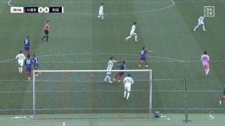 「おい、それいらんやろ！」韓国代表FW、元日本代表DFを突き飛ばしてイエローカード！両軍入り乱れる小競り合いにスタジアム大ブーイング