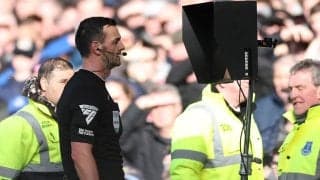 「完全に明白であれば…」後半ATのPK判定を巡りモイーズ監督が怒り…PKで喜んだのも束の間、一転して取り消しに「シャツを引っ張っただけで十分」