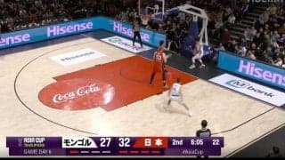 アリーナ騒然！ 日本代表PG、ボールを思いきり投げつけられる「酷すぎ」「やりすぎだろ」 モンゴル代表選手の物議を醸す“衝撃シーン”「バスケしろよ」