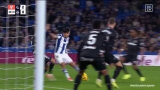 久保建英、ワールドクラスの一撃で今季公式戦7点目「ひとりで完結！」超絶\"股抜き\"からキレキレ突破で相手守備陣を無効化→神コースに突き刺すゴラッソ炸裂！