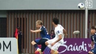 「危険すぎるだろ！」19歳日本代表DFが“顔面ハイキック”被害…「足が入ってるやん」「怪我はやめて…」髙橋仁胡が悶絶→ファンが激昂＆心配【U20アジアカップ】