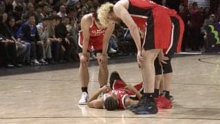 何が起きた？ 日本代表PG、倒れる→“まさかの行動”「マジか」 タックル受けて“動かない”… ファウル後のプレーが話題「バラされた」「なんだよw」