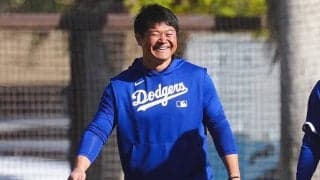 “襲われた”ド軍通訳赤面「すんごい嫌がってる」　巨漢右腕とほっこり一幕「決定的瞬間？」