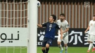 えっ、背中越しパスを…？ 日本代表エースの“神業クッションコントロール”に騒然「うますぎる」「すごい逸材」佐藤龍之介が超絶トラップした瞬間【U-20アジアカップ】