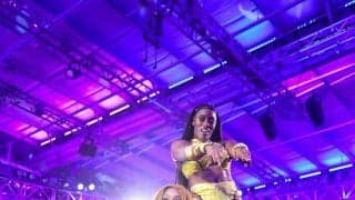 “怪力自慢”女子レスラー対決で無慈悲な「放り投げ合戦」が勃発…互いに巨体を“肩に担いでメンチ切り”シーンがシュールかつド迫力