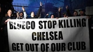「チェルシーを殺すな、出ていけ」チェルシーファンがオーナーへの抗議活動実施、マレスカ監督はサポートを訴え「ほとんどの時期においてトップ4に入っている」
