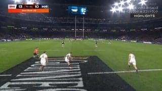 蹴られた楕円球が一直線に飛ぶ絶品映像 約50メートルのロングキックは保存版の美しさ