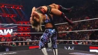 女子レスラー、“割れすぎ”の腹筋＆衝撃パワーにファン騒然「惚れ惚れする」「ジム行きたくなるレベル」