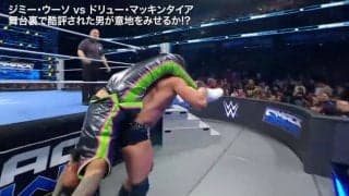 「顔が潰れる」“アクロバティックすぎる”卑劣技に悶絶…狂気のレスラーが繰り出した“担ぎ上げ”技→審判も激怒で制止の一部始終