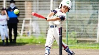 初心者が陥る「バットに当たらない」悩み解決策は？　キャッチボールが打撃向上に繋がる理由