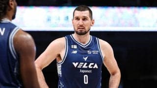 A東京がスティーブ・ザックと新規選手契約…勝負の終盤戦へ長崎退団したビッグマン獲得