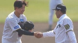 67歳の前監督が投じた「ナイスボール」　縦縞“復活”に虎党歓喜「もう一回見られて感動」